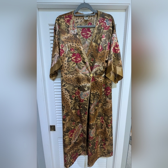 Cinema Etoile Other - Vintage Elegant Floral Satin Robe - Gold and Red